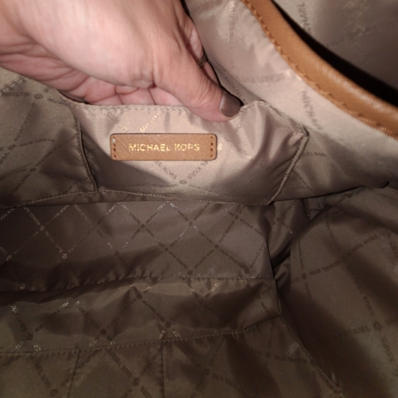 Authentic Michael Kors Purse - Picture 2 of 4